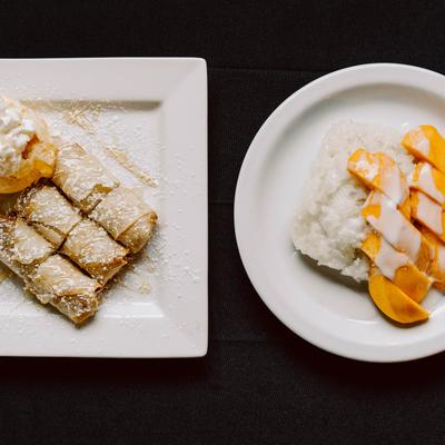 Mango with sweet rice and a crispy powdered-sugar dessert